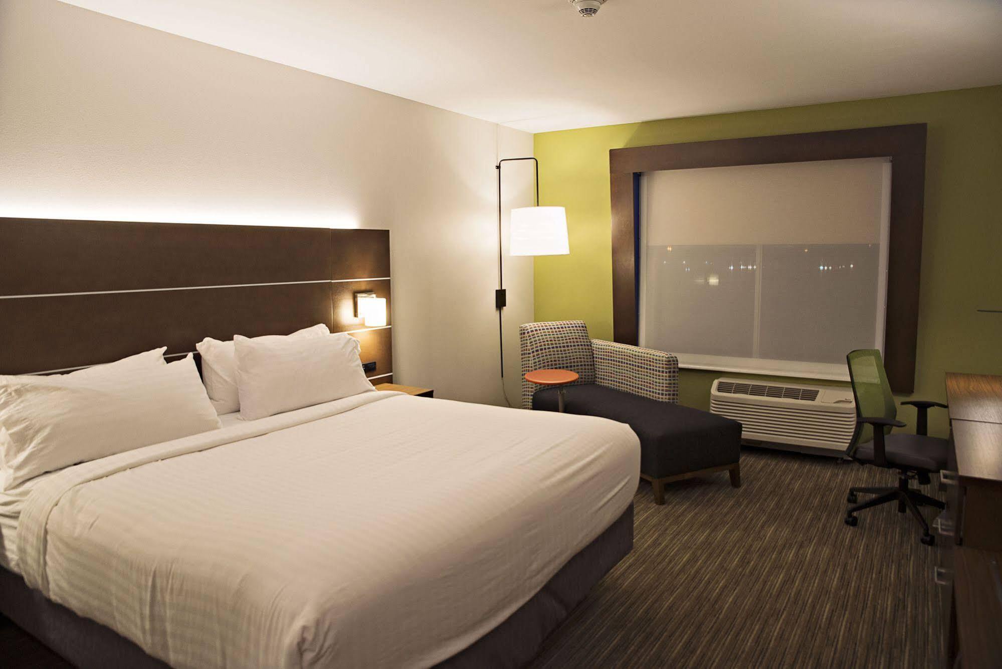 Holiday Inn Express & Suites - Rantoul, An Ihg Hotel Exterior photo